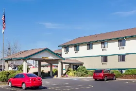 Photograph of Super 8, Union Gap