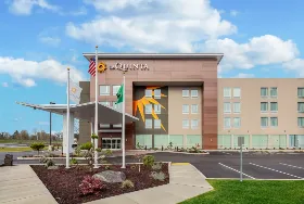 Photograph of La Quinta Inn & Suites, Centralia