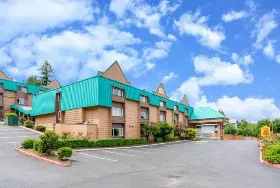 Photograph of Super 8, SeaTac