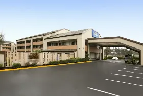 Photograph of Baymont by Wyndham, Kirkland