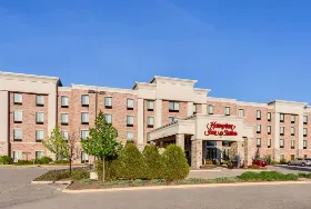 Photograph of Hampton Inn, West Bend