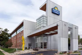 Photograph of Days Inn, Milwaukee