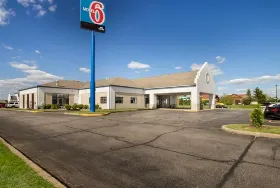 Photograph of Motel 6, Rothschild