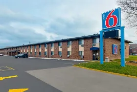 Photograph of Motel 6, Oak Creek