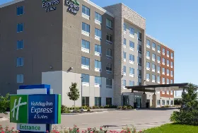 Photograph of Holiday Inn Express, Beloit