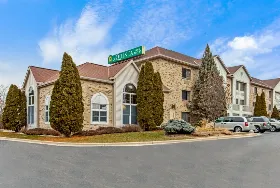 Photograph of La Quinta Inn & Suites, Delafield