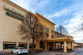 Photograph of La Quinta Inn & Suites, Glendale