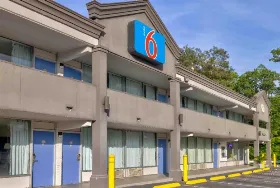 Photograph of Motel 6, Morgantown