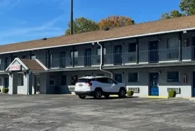 Photograph of Motel 6, Hurricane
