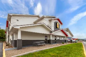 Photograph of Super 8, Summersville