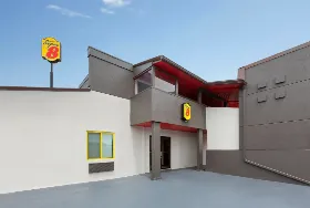 Photograph of Super 8, Bridgeport