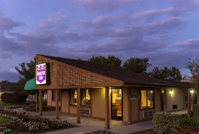 Photograph of Knights Inn, Martinsburg