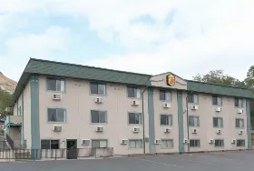 Photograph of Super 8, Green River