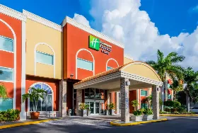 Photograph of Holiday Inn Express, Bradenton