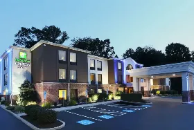 Photograph of Holiday Inn Express, West Chester