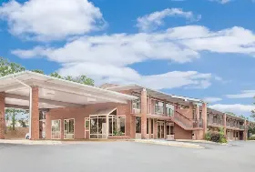 Photograph of Days Inn, Benton