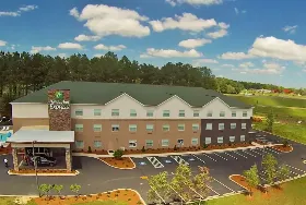 Photograph of Holiday Inn Express, Defuniak Springs