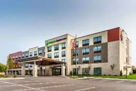 Photograph of Holiday Inn Express, West Allis