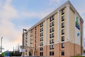 Photograph of Holiday Inn Express, Hunt Valley