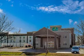 Photograph of La Quinta Inn & Suites, California
