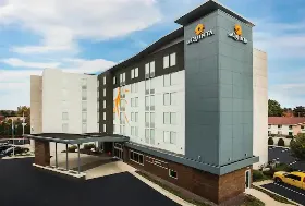 Photograph of La Quinta Inn & Suites, Winchester