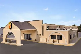 Photograph of Super 8, Chambersburg