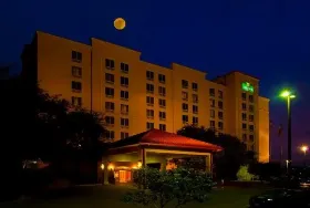 Photograph of La Quinta Inn & Suites, San Antonio
