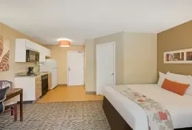 Photograph of MainStay Suites, Auburn Hills