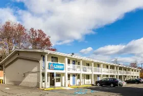 Photograph of Motel 6, New Brunswick