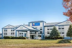 Photograph of Comfort Inn & Suites Maumee - Toledo (I80-90), Maumee