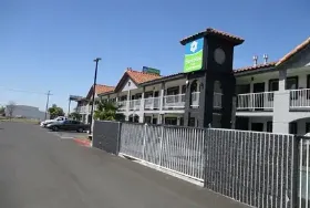 Photograph of SureStay Hotel, Williams