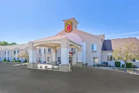Photograph of Super 8, Cloverdale