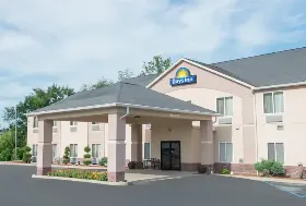 Photograph of Days Inn by Wyndham Sullivan, Sullivan