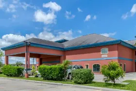 Photograph of Quality Inn & Suites At The Outlets Mercedes/Weslaco, Mercedes