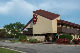 Photograph of Red Roof Inn, Downers Grove
