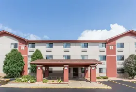 Photograph of Super 8, Saint Charles