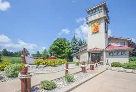 Photograph of Super 8, Houghton Lake