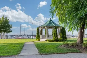 Photograph of Clarion Hotel Conference Center on Lake Erie, Dunkirk