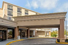 Photograph of La Quinta Inn & Suites, 