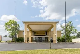 Photograph of Quality Inn, Andalusia