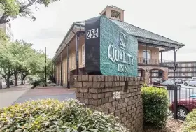 Photograph of Quality Inn, Mobile