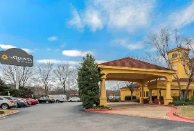 Photograph of La Quinta Inn & Suites, Homewood