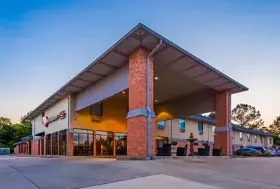 Photograph of Best Western Two Rivers Hotel & Suites, Demopolis