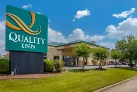 Photograph of Quality Inn, Auburn