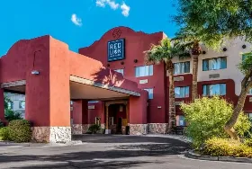 Photograph of Red Lion Inn & Suites, Saraland