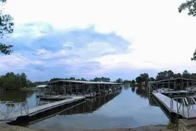 Photograph of Bay Springs Country Inn & Marina, Centre