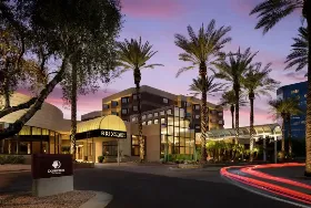 Photograph of DoubleTree Suites by Hilton Hotel Phoenix, Phoenix