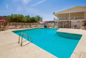 Photograph of Motel 6, Youngtown