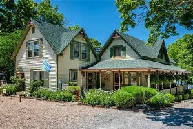 Photograph of Heart Of The Hills Inn, Eureka Springs