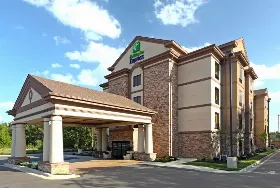 Photograph of Holiday Inn Express, Maumelle